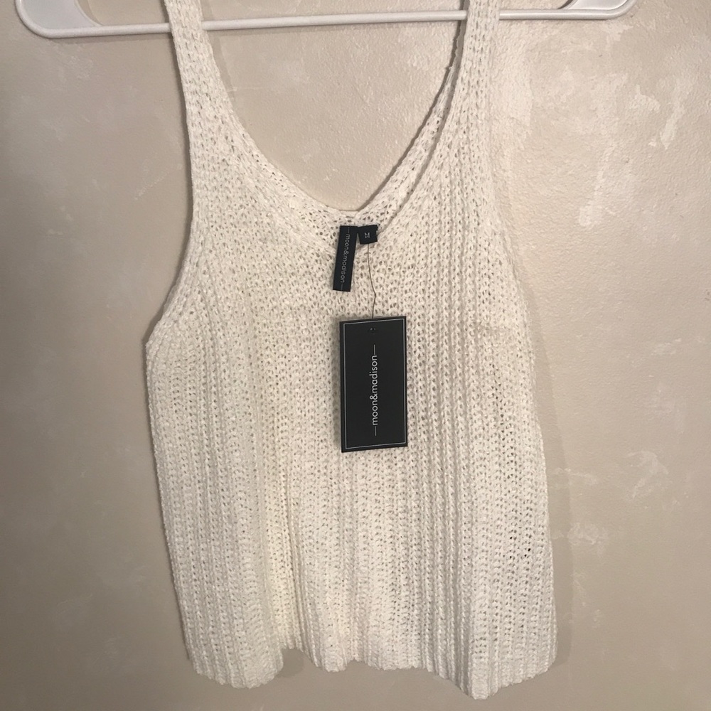 White knitted tank top